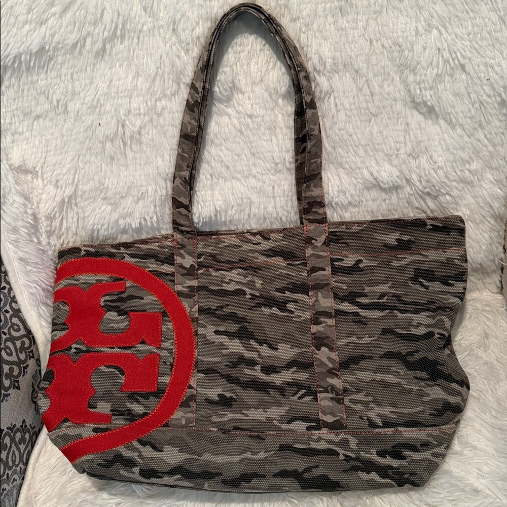 Tory Burch Zipper Canvas Camo Tote Bag 

. - Picture 2 of 7